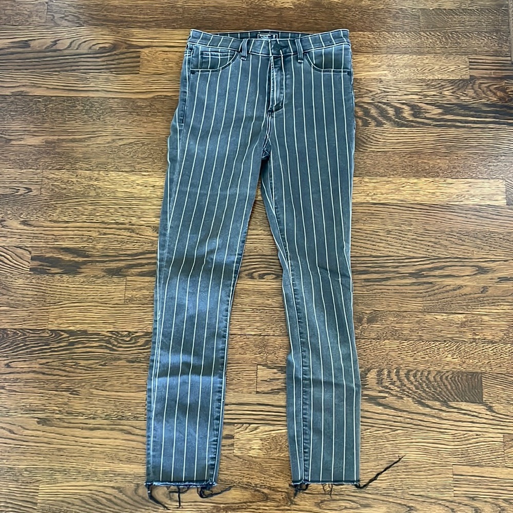 Abercrombie & Fitch - High Rise Super Skinny Ankle Jeans - Size 6